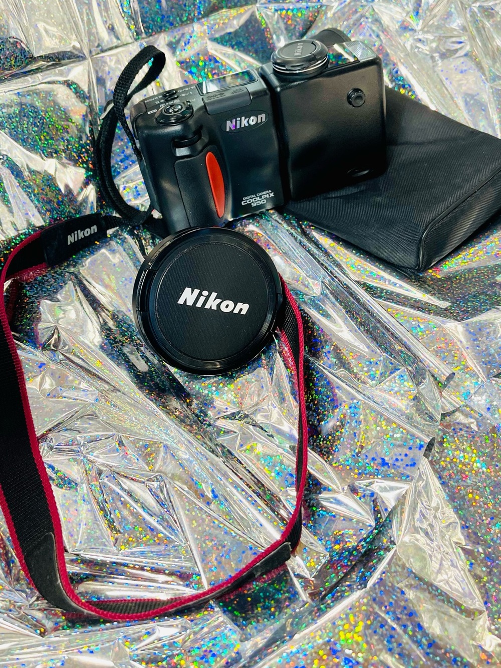 Nikon COOLPIX S950 Camera & Nikon LC-ER1 Wide Converter Lens